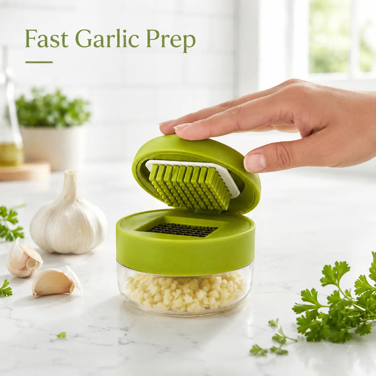 Mini Garlic Chopper with Stainless Steel Blades and Clear Collection Cup - Compact Manual Food Mincer for Garlic, Ginger, Onion, and Chili, Easy-Press Kitchen Tool in Green